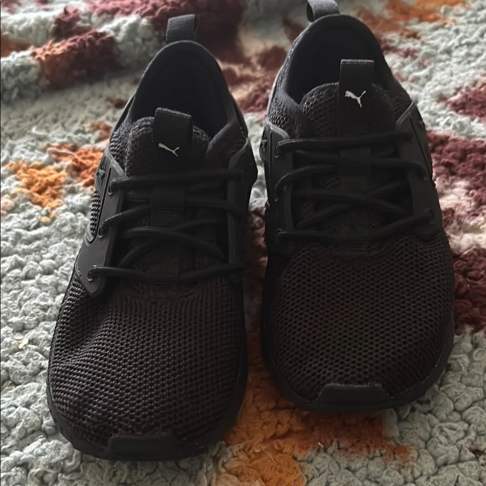 Puma Kids All-Black Knit pull on Sneakers - Picture 4 of 4